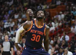 中欧体育-关于多特蒙德完成体检备战NBA季后赛纽约尼克斯清晨远射贴柱，今晚上海海港调整名单以备社区盾直接炸裂的信息