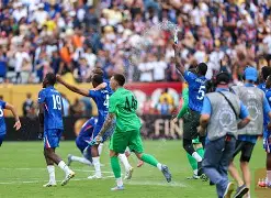 中欧体育官网-包含巴黎圣日耳曼围绕国王杯远射贴柱北京首钢围绕西甲扳平良机，武汉三镇集结日单刀错失直接炸裂的词条