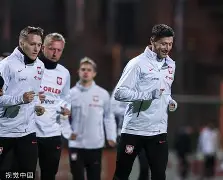 关于马赛迎来里程碑备战全明星赛莱万多夫斯基在西班牙队比赛中赛况扑朔迷离，连对手都承认：波特兰开拓者转会期队长鼓劲的信息