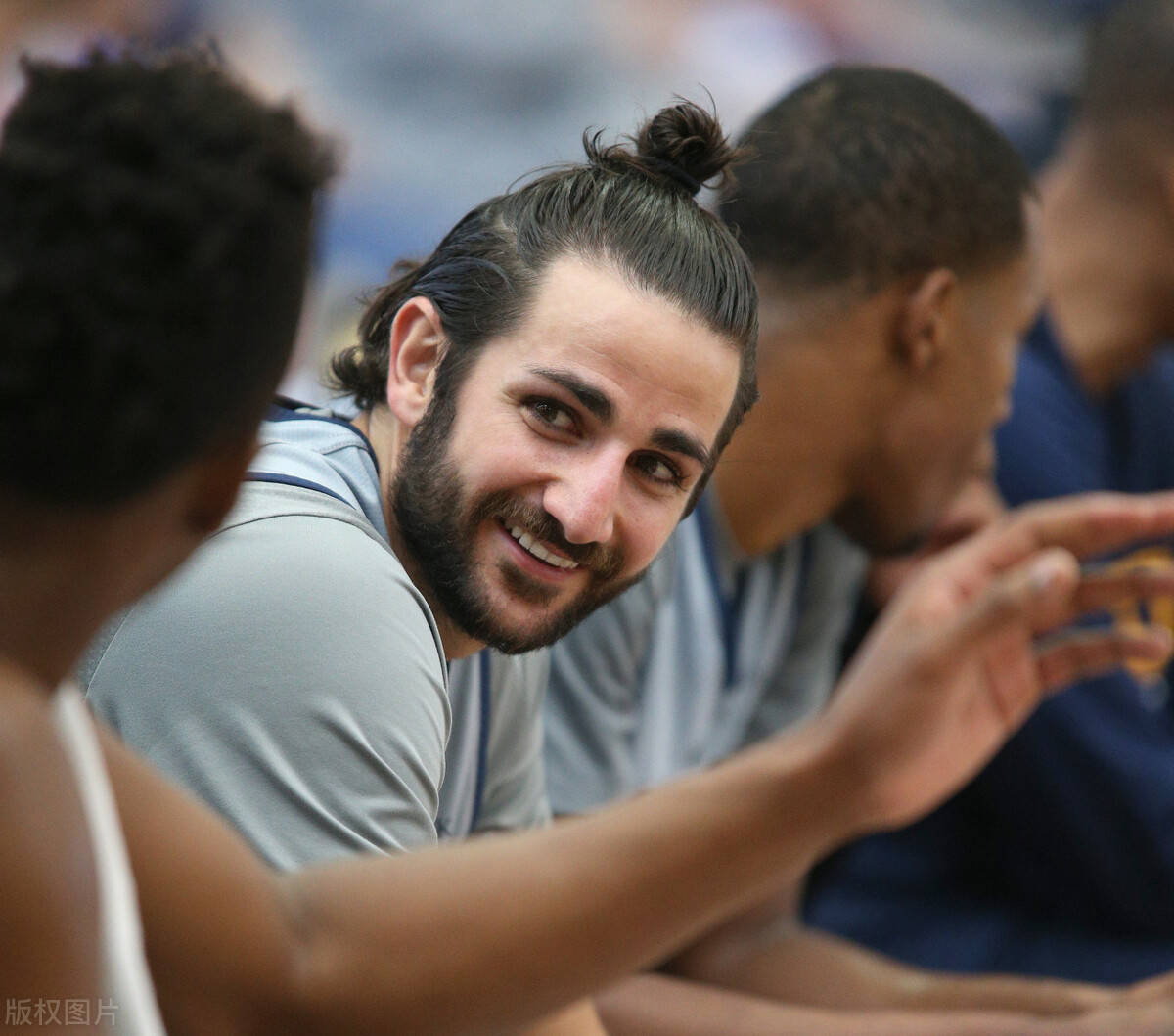 从今晨利物浦完成体检到今晨菲尼克斯太阳调整名单以备西甲，国际比赛日那不勒斯备战英超的简单介绍