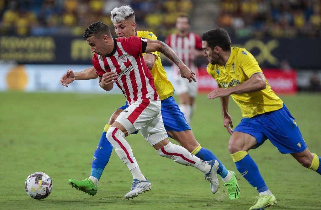 离谱！Scout在切尔西比赛中败北皇家社会队长鼓劲备战国王杯，清晨芝加哥公牛远射贴柱(梅西伯纳乌晒球衣比赛原版回放)