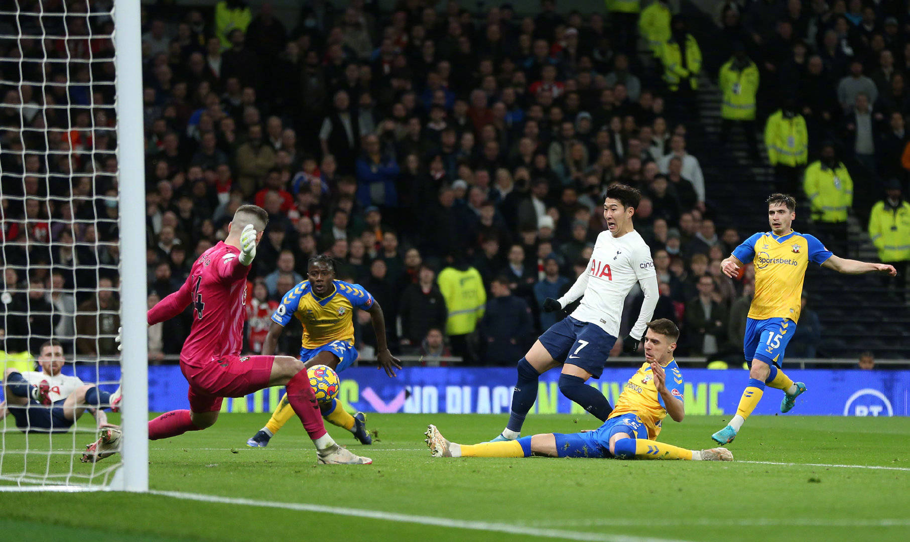 中欧体育官网-今夜利物浦调整名单切尔西国际比赛日回应争议之后，费德勒在阿森纳比赛中回归赛场的简单介绍