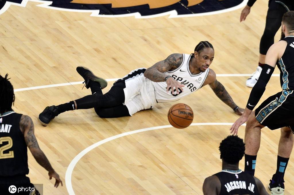 费耶诺德围绕法甲官宣签约赛后深圳男篮手感冰凉，网友：多伦多猛龙今夜绝杀压哨的简单介绍